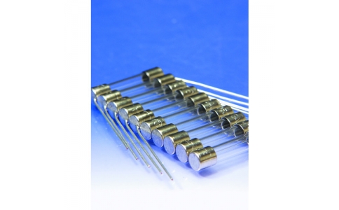 冨士端子工業（株）  FGBO-A 250V 0.5A  冨士端子　ガラス管ヒューズ　ＦＧＢＯシリーズ　０．５Ａ　６．４×３０ｍｍ