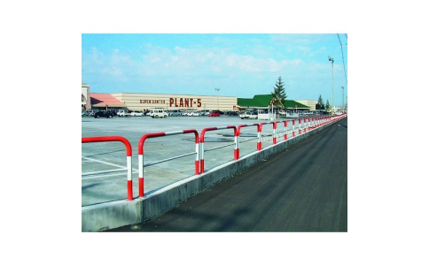 積水樹脂（株）  TP-8P2-10R  積水　セイフテイパイプＴＰ－８Ｐ２－１０Ｒ　赤／白　支柱間隔＝１０００　Ｈ＝８００