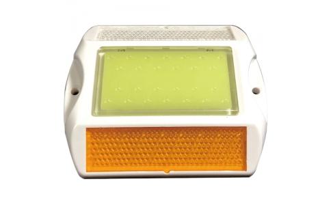 （株）日本緑十字社  408022  緑十字　超高輝度蓄光・反射縁石鋲（耐荷重タイプ）　耐荷重２０ｔ　Ｈ２２×Ｗ１１２×Ｄ９４ｍｍ